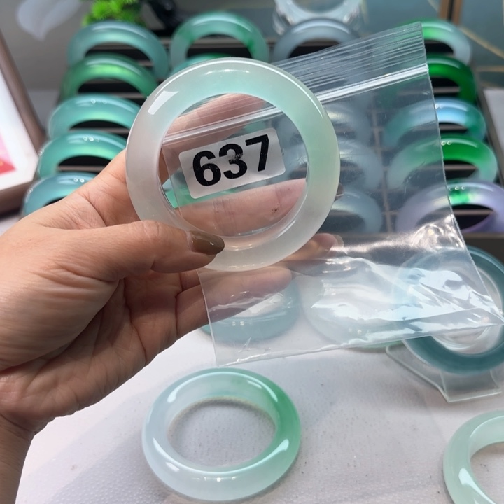 玉?****?时尚飘花手镯637