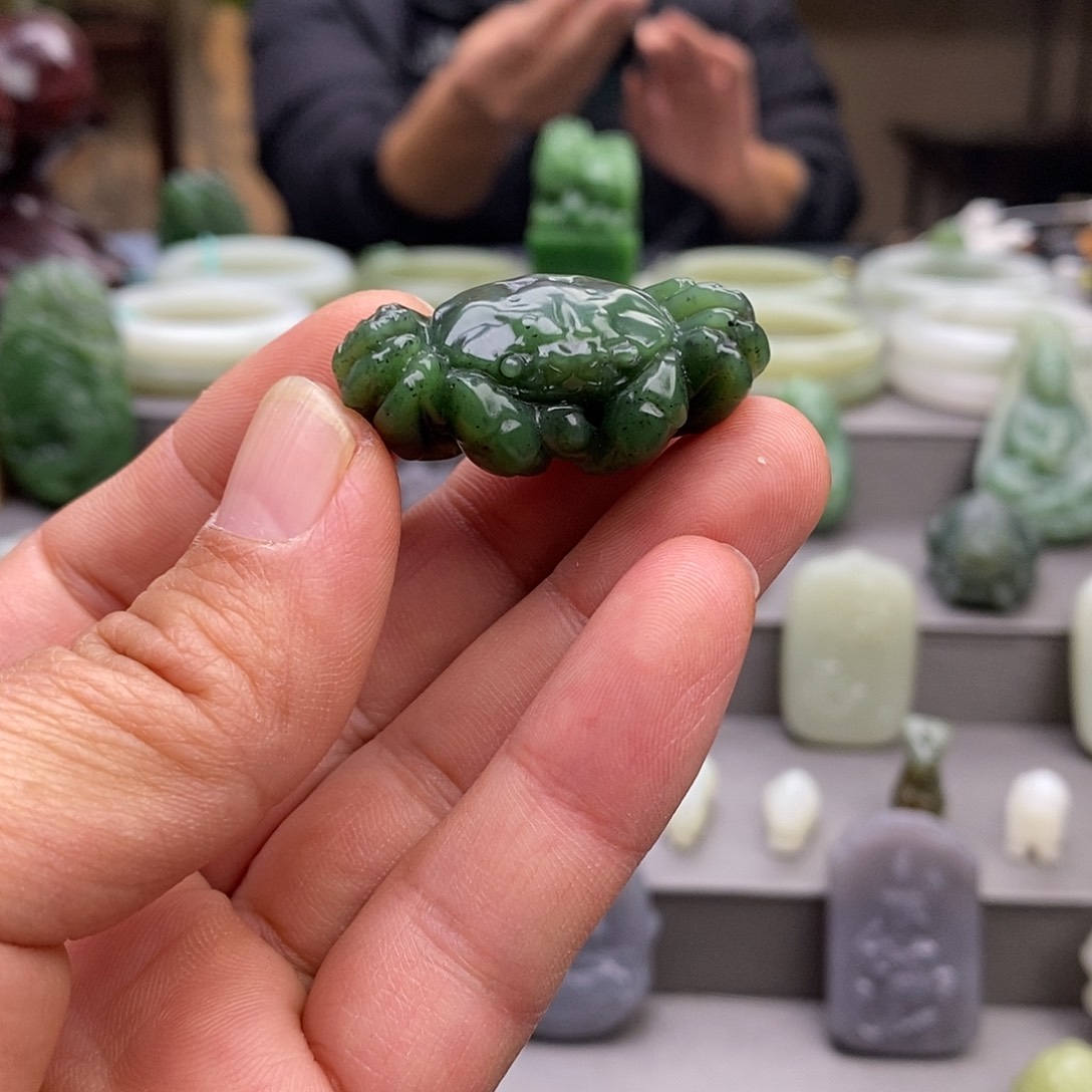 和田玉未镶嵌颈饰碧玉八方来财