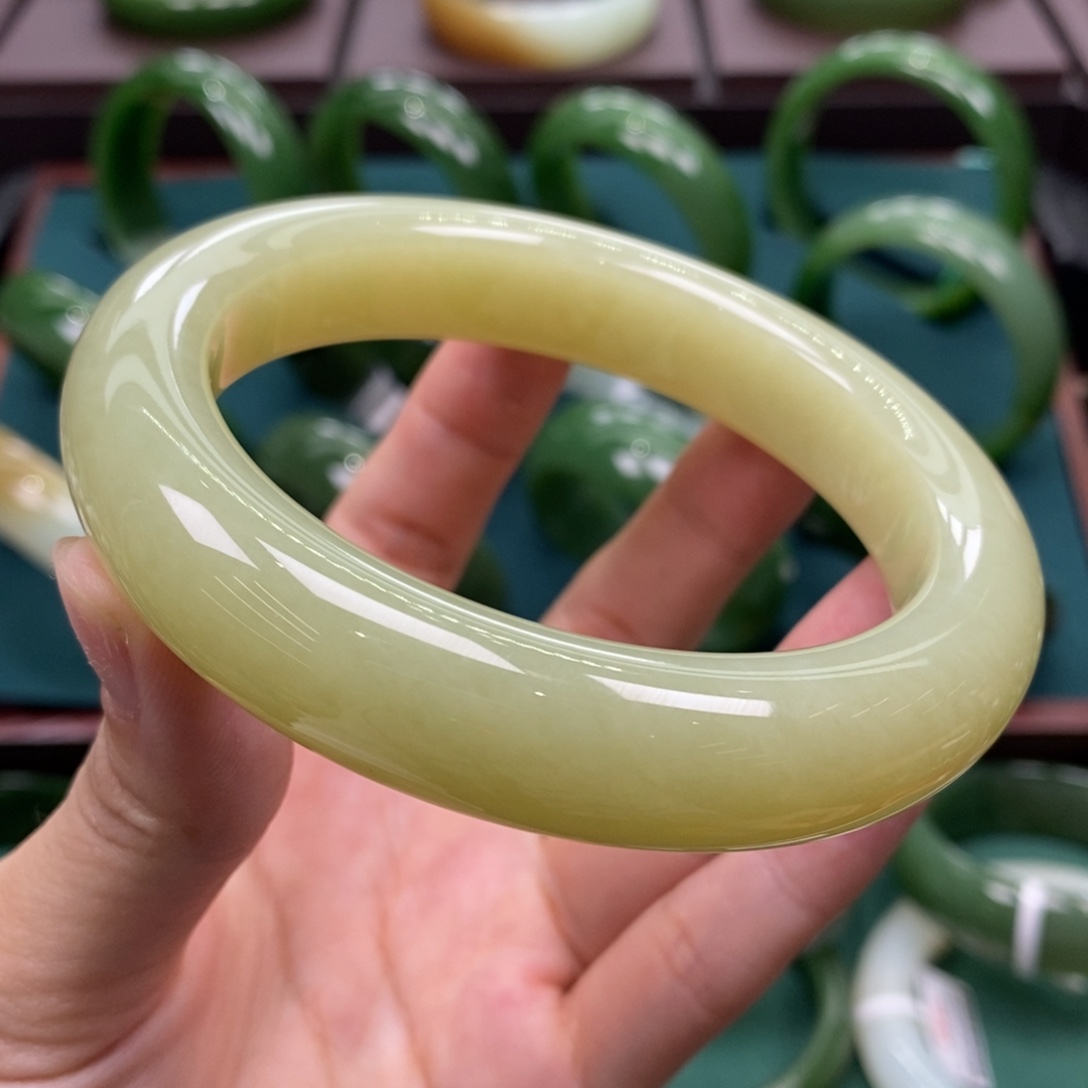 和田玉未镶嵌手镯6364