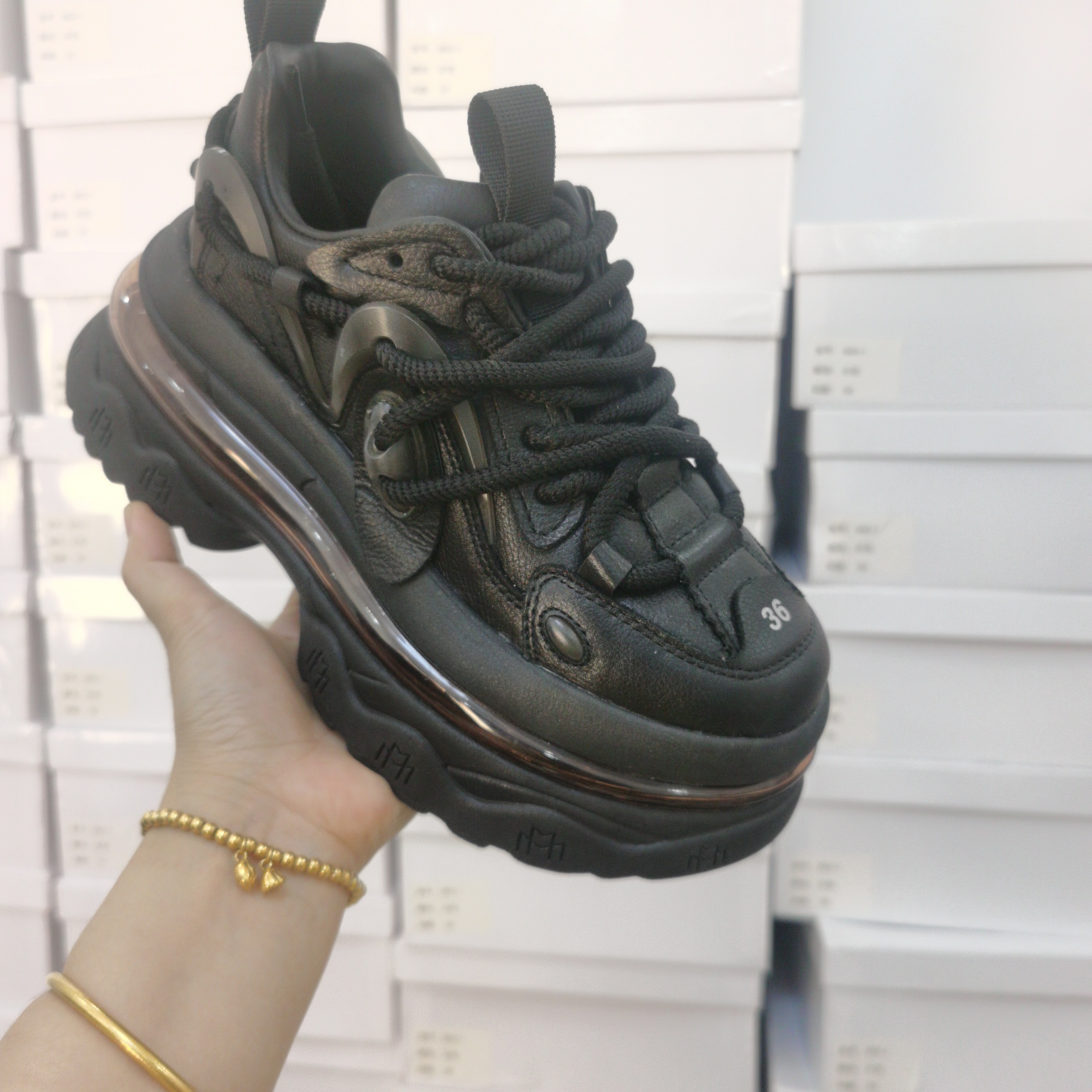 厚底真皮气垫休闲潮鞋不退不换特价品黑色牛皮百搭秋季系带时尚