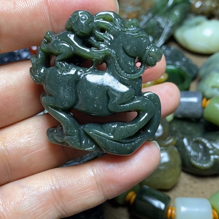 和田玉未镶嵌颈饰