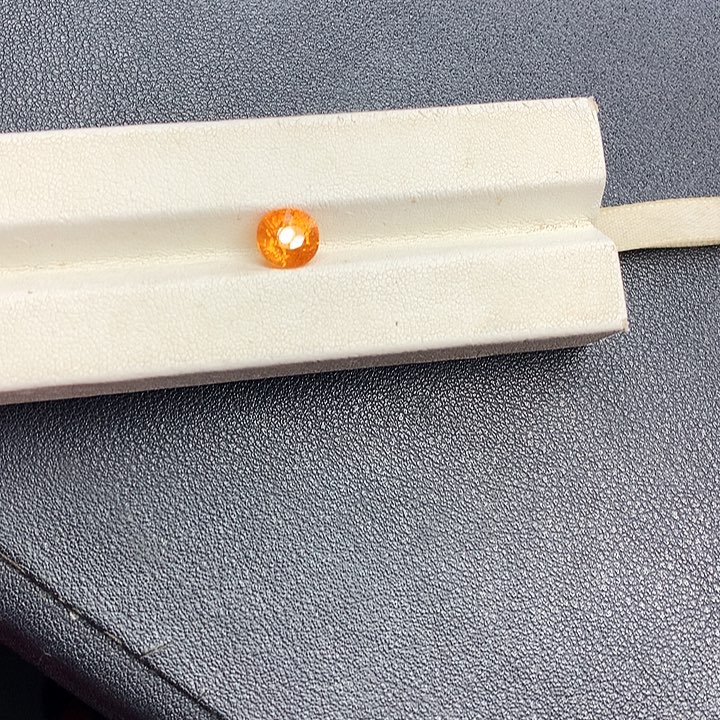 智***）石榴石（芬达石）未镶嵌裸石3.21克拉