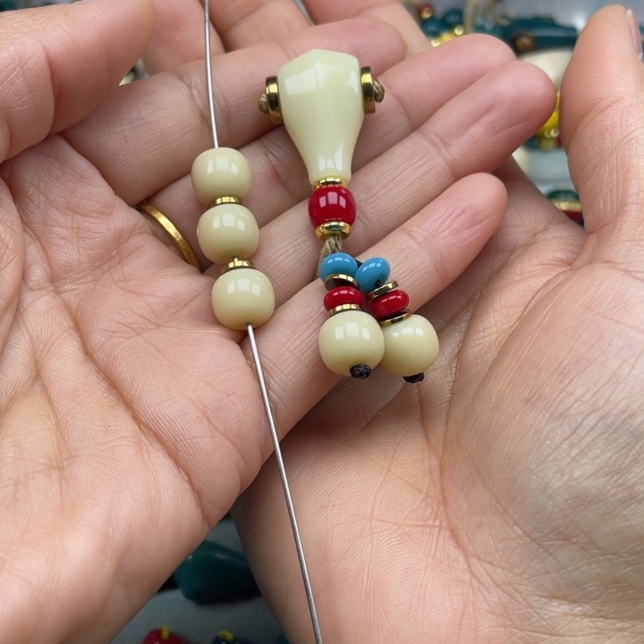 颈饰琉璃雪巴琉璃配饰珠