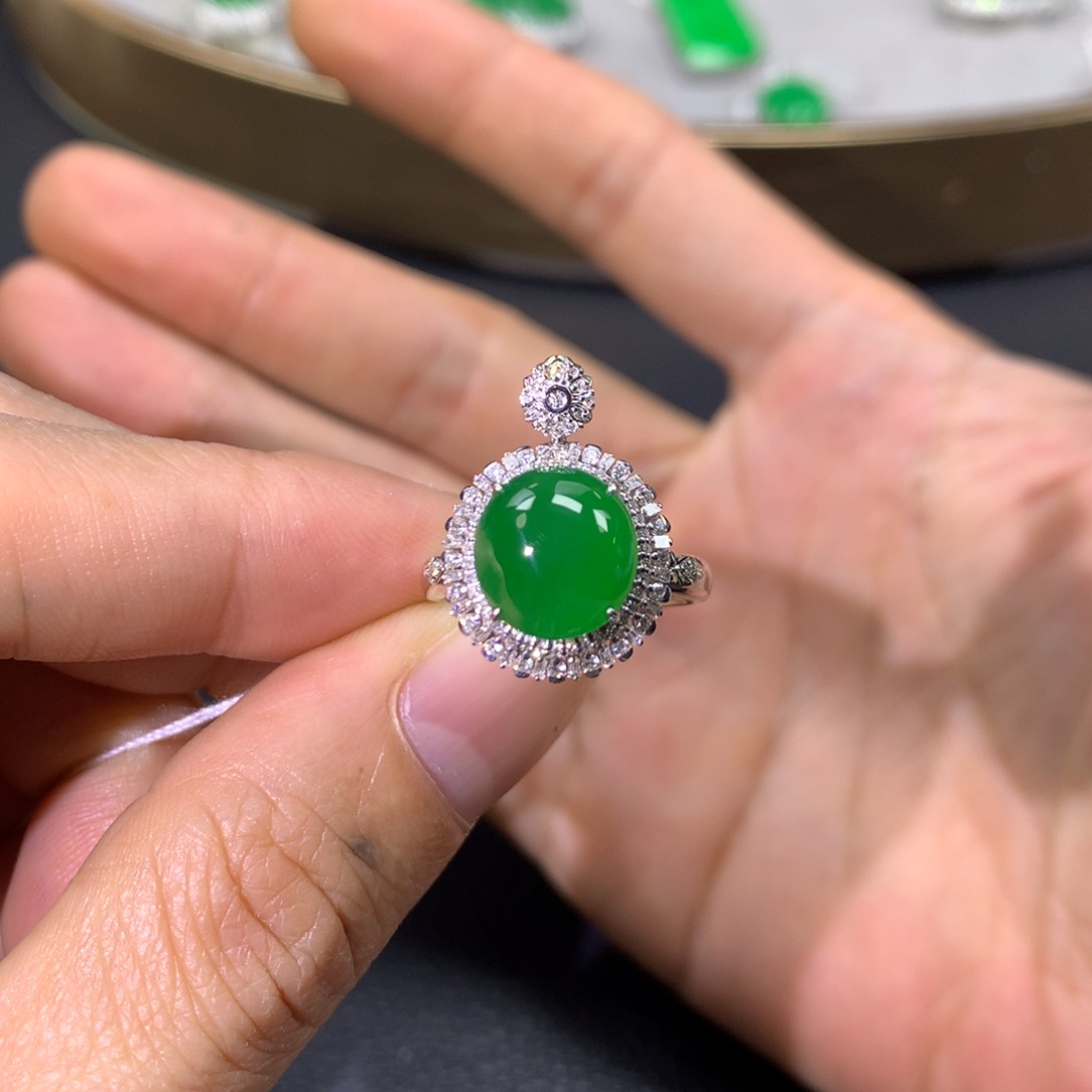 翡翠戒指18K金镶嵌翡翠