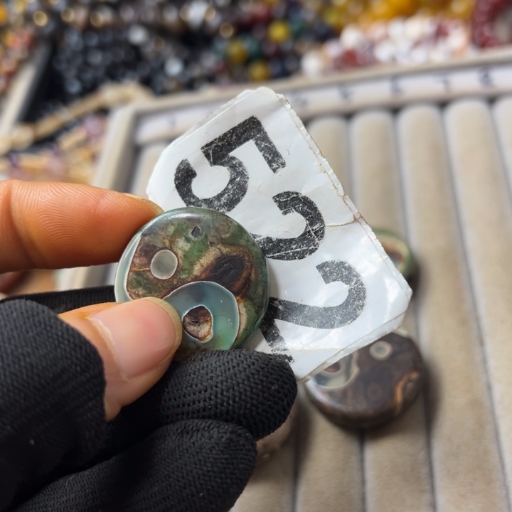 玛瑙/玉髓未镶嵌颈饰?