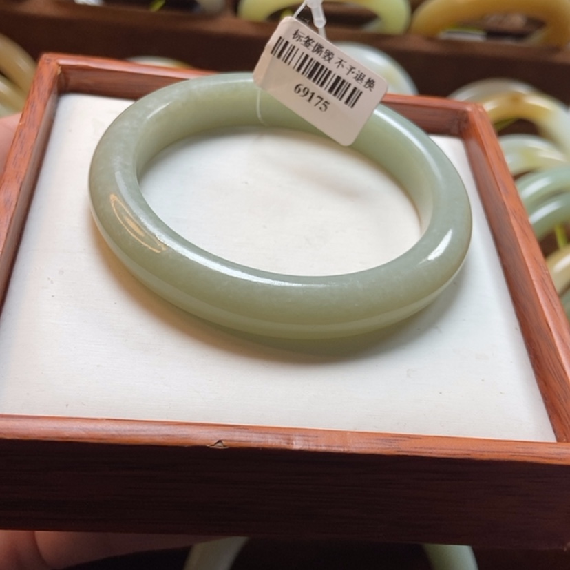 【闪购商品】和田玉手镯未镶嵌55.7