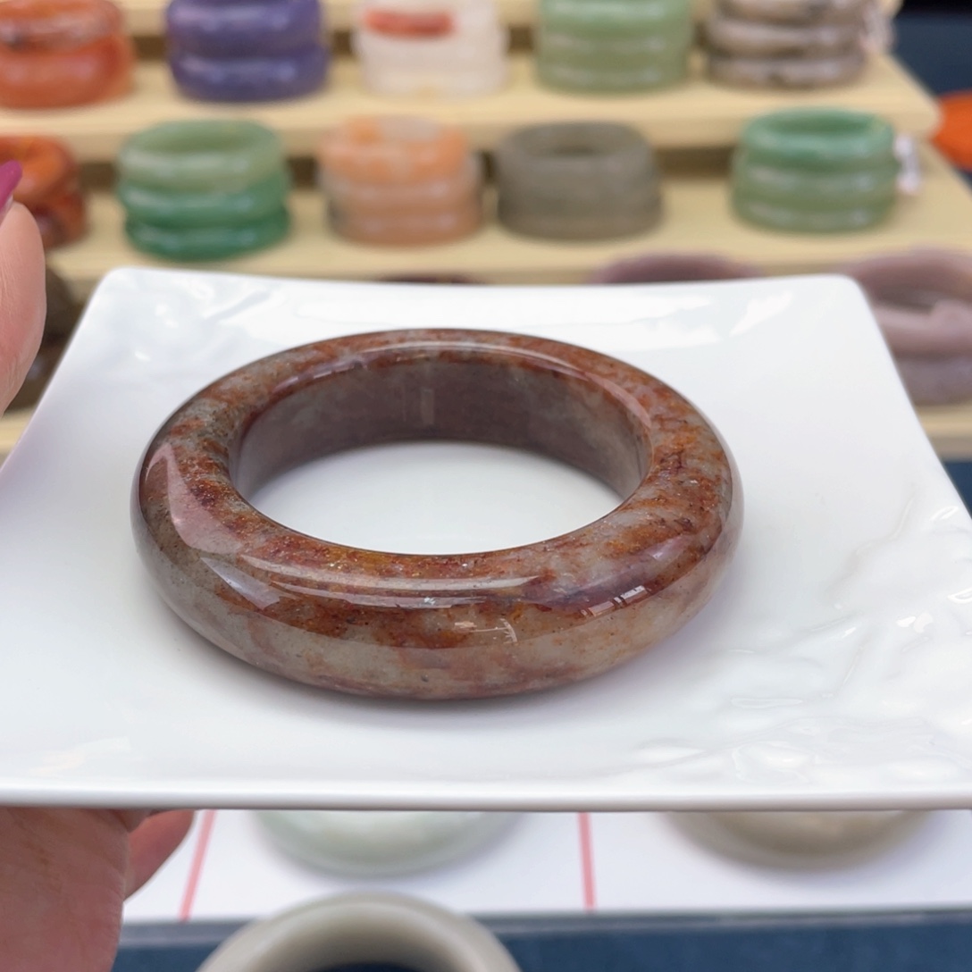 小***碧石英质玉未镶嵌手镯