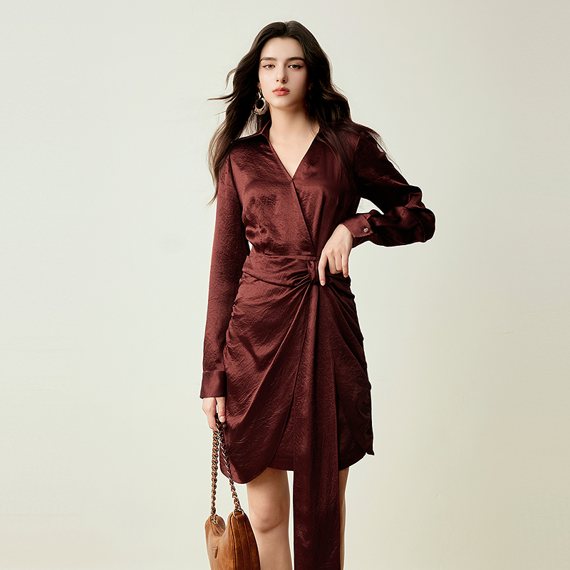 芭蒂娜优雅扭结连衣裙女秋季显瘦褶皱收腰气质裙子653U072