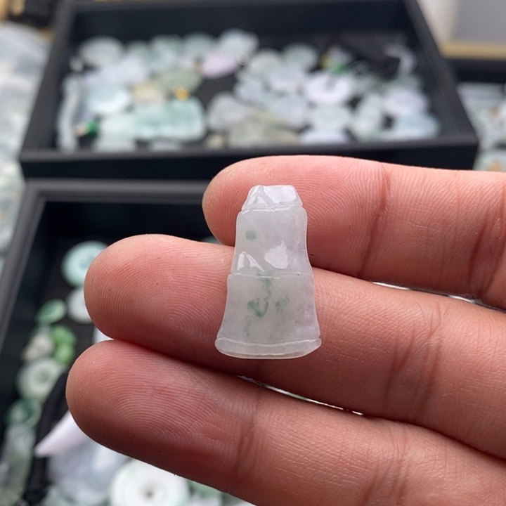财***女翡翠未镶嵌吊坠(不含链)