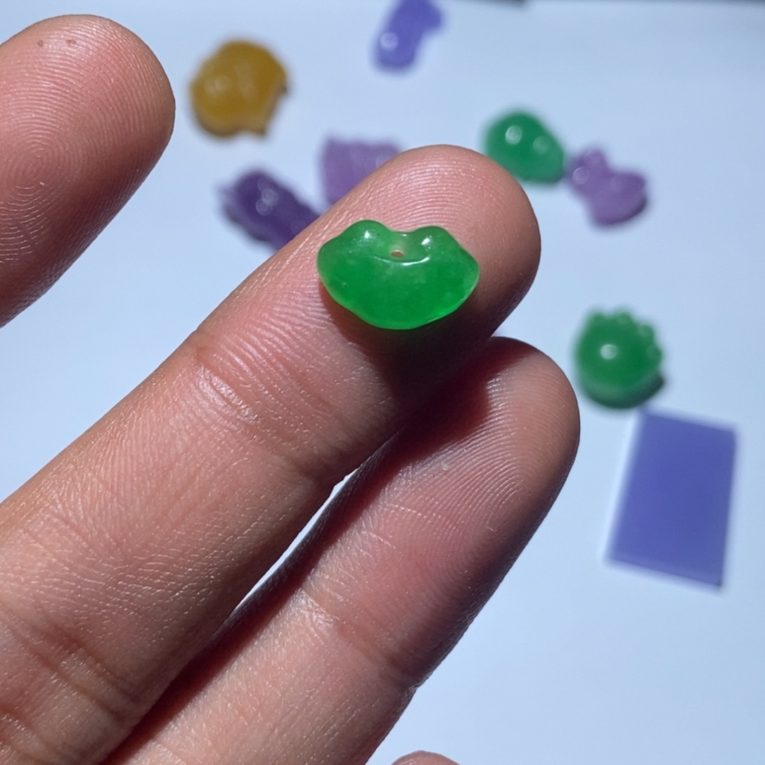 拼***翡翠未镶嵌颈饰吊坠