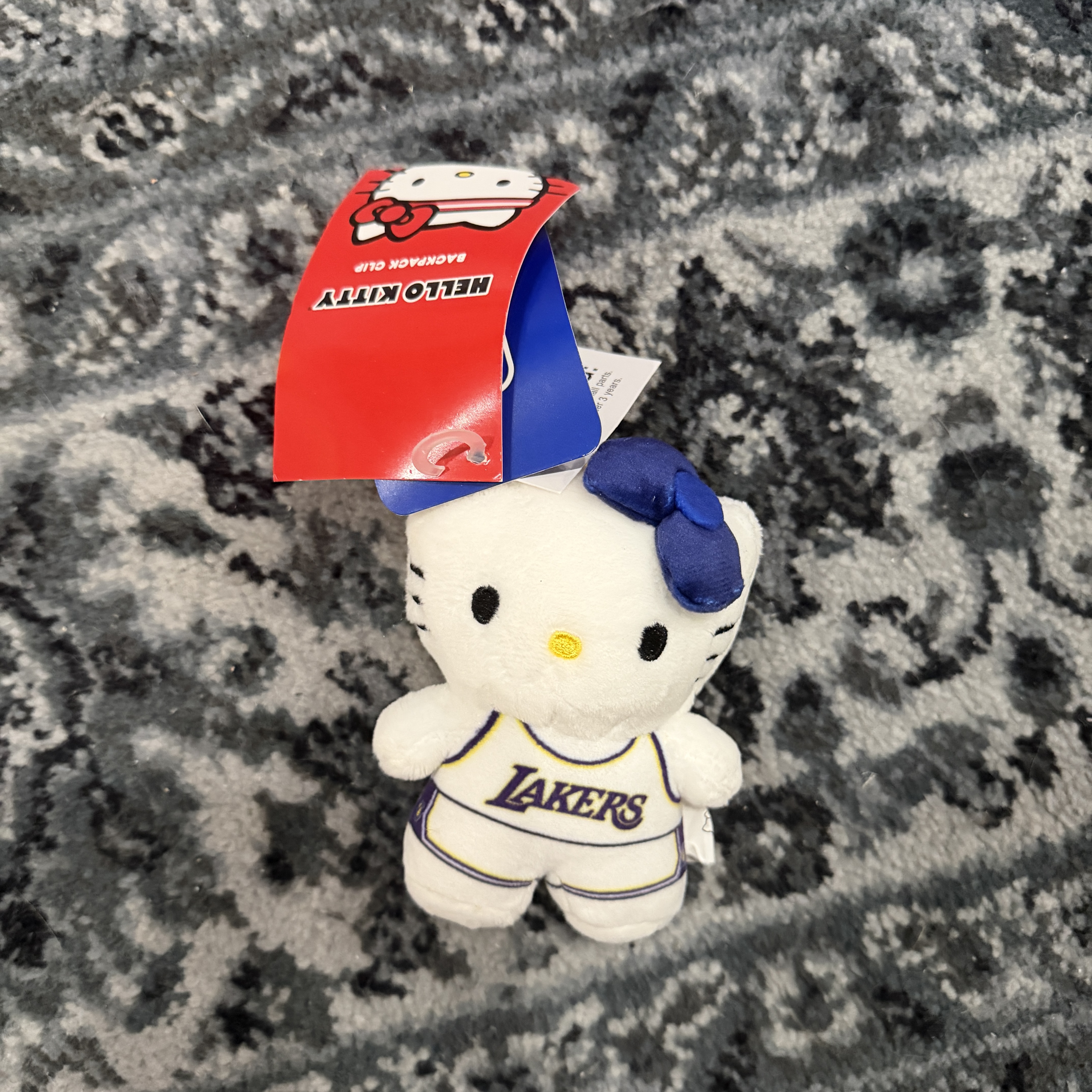 【洛杉矶限定】Hello Kitty 权志龙同款白色湖人Kitty钥匙扣玩偶
