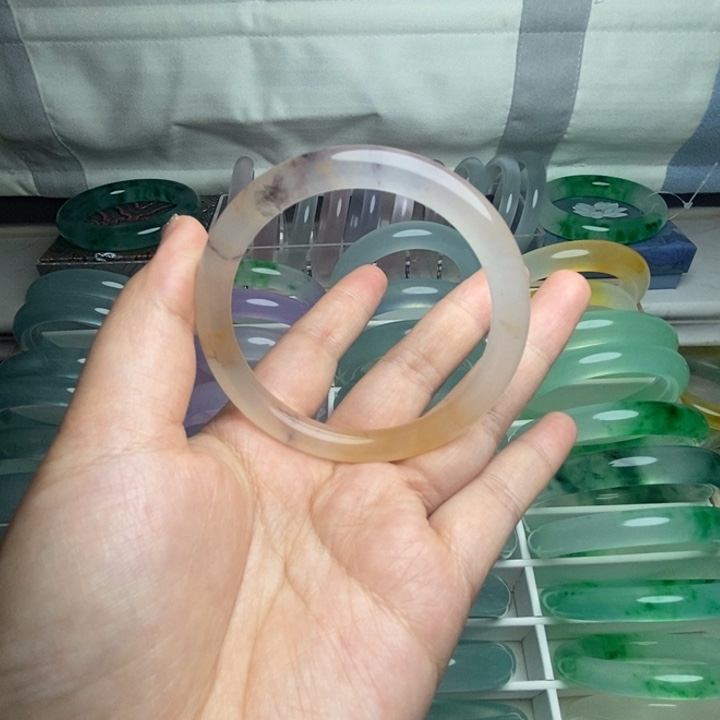 石英质玉手镯未镶嵌