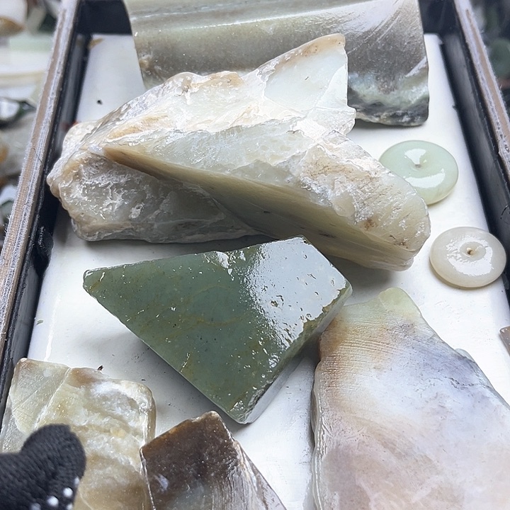 和田玉（糖玉）和田玉边角料9K金镶嵌悦*