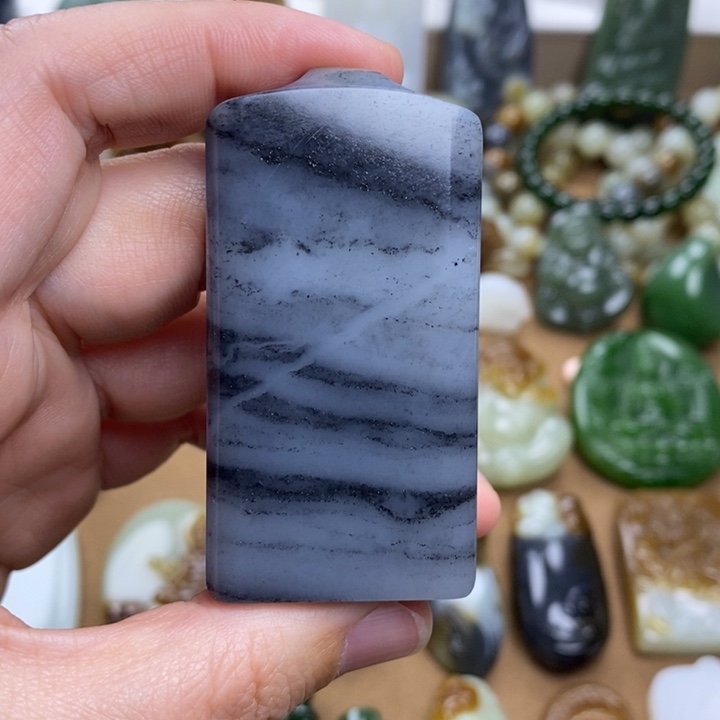 和田玉颈饰未镶嵌骑*者