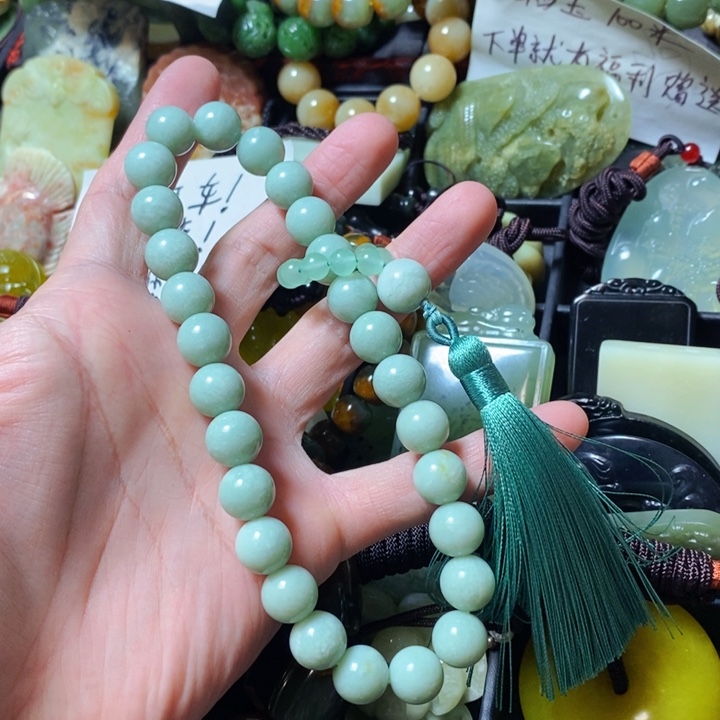 蛇纹石玉颈饰未镶嵌