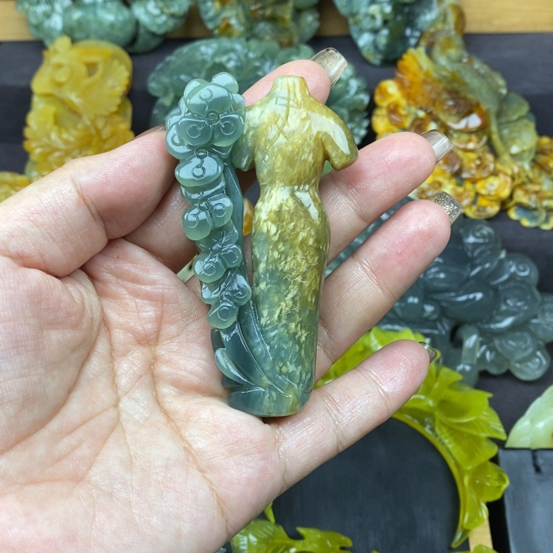 蛇纹石玉未镶嵌颈饰