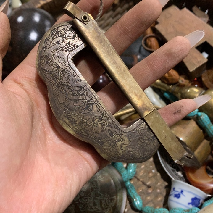 御***军瓷片他家还在我旁边