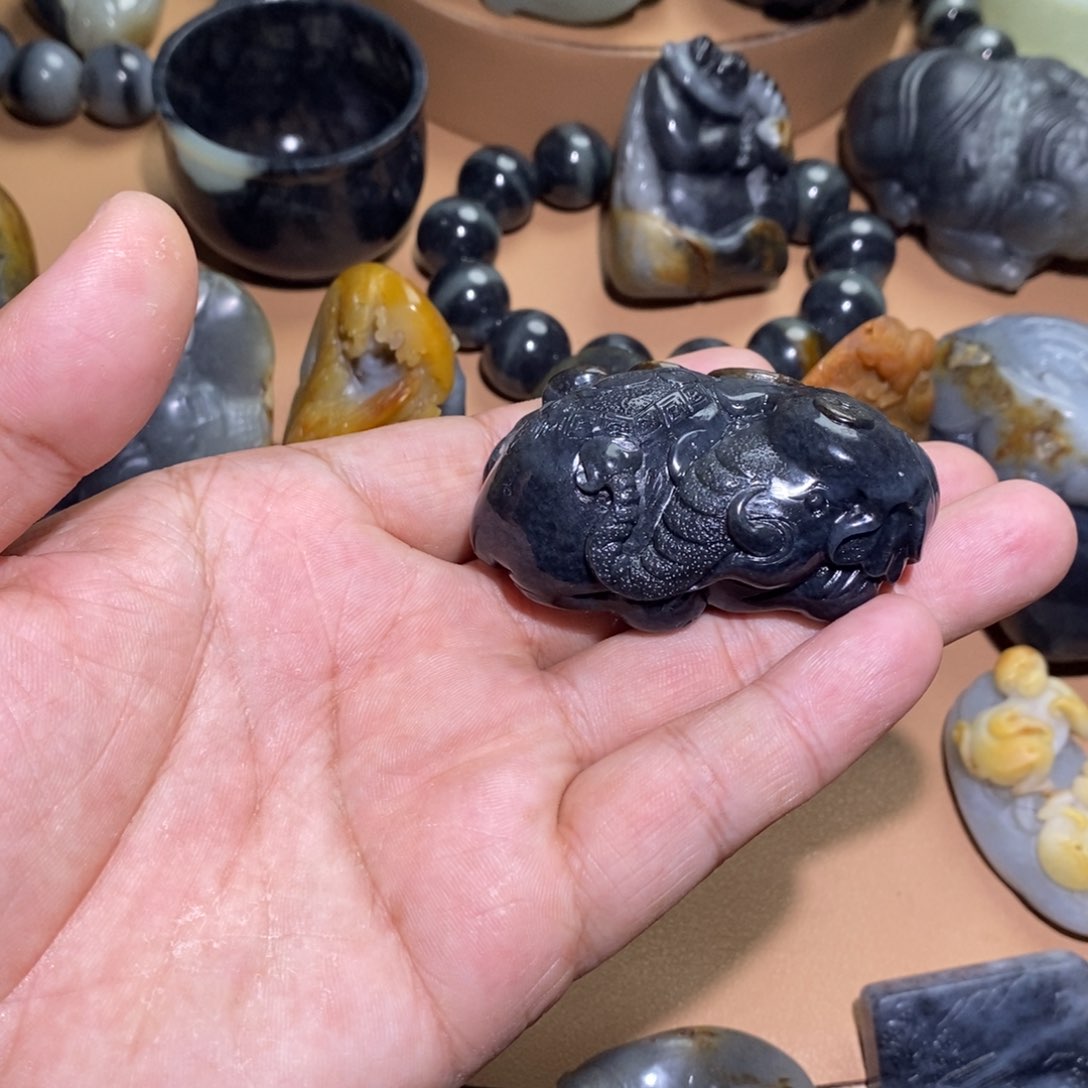 未镶嵌和田玉摆件