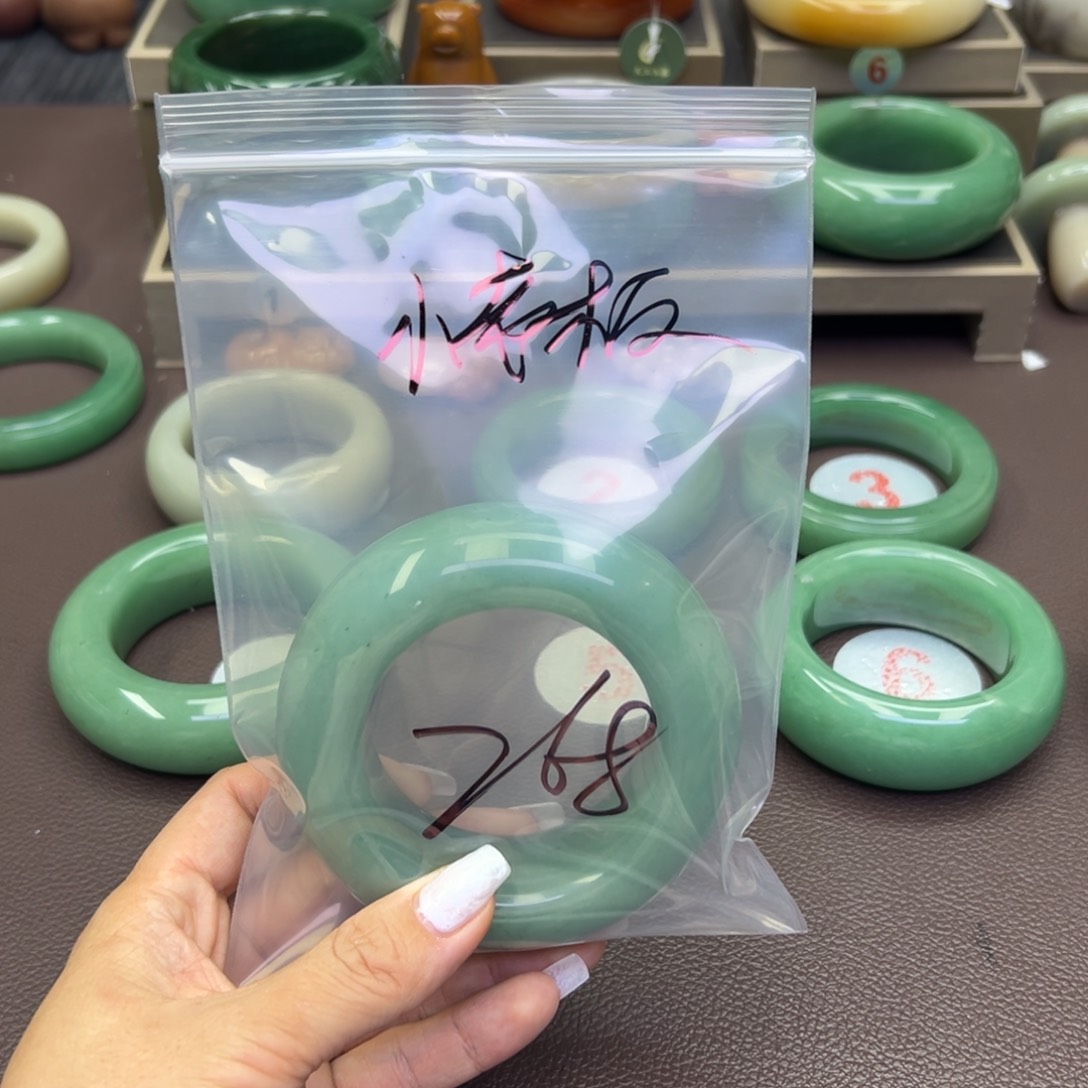 石英岩玉手镯未镶嵌屯****板