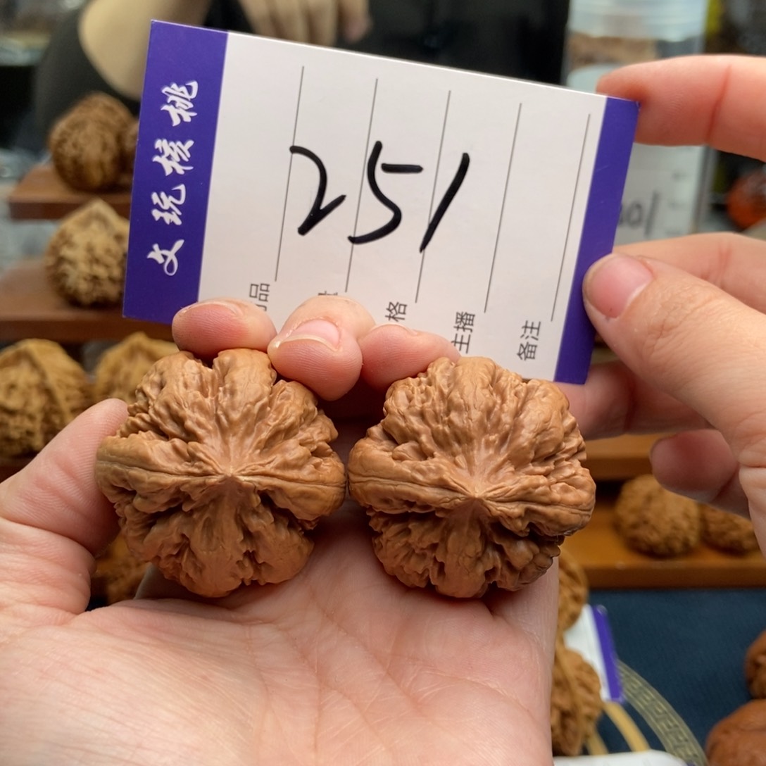 文玩核桃吊坠38霸王龙