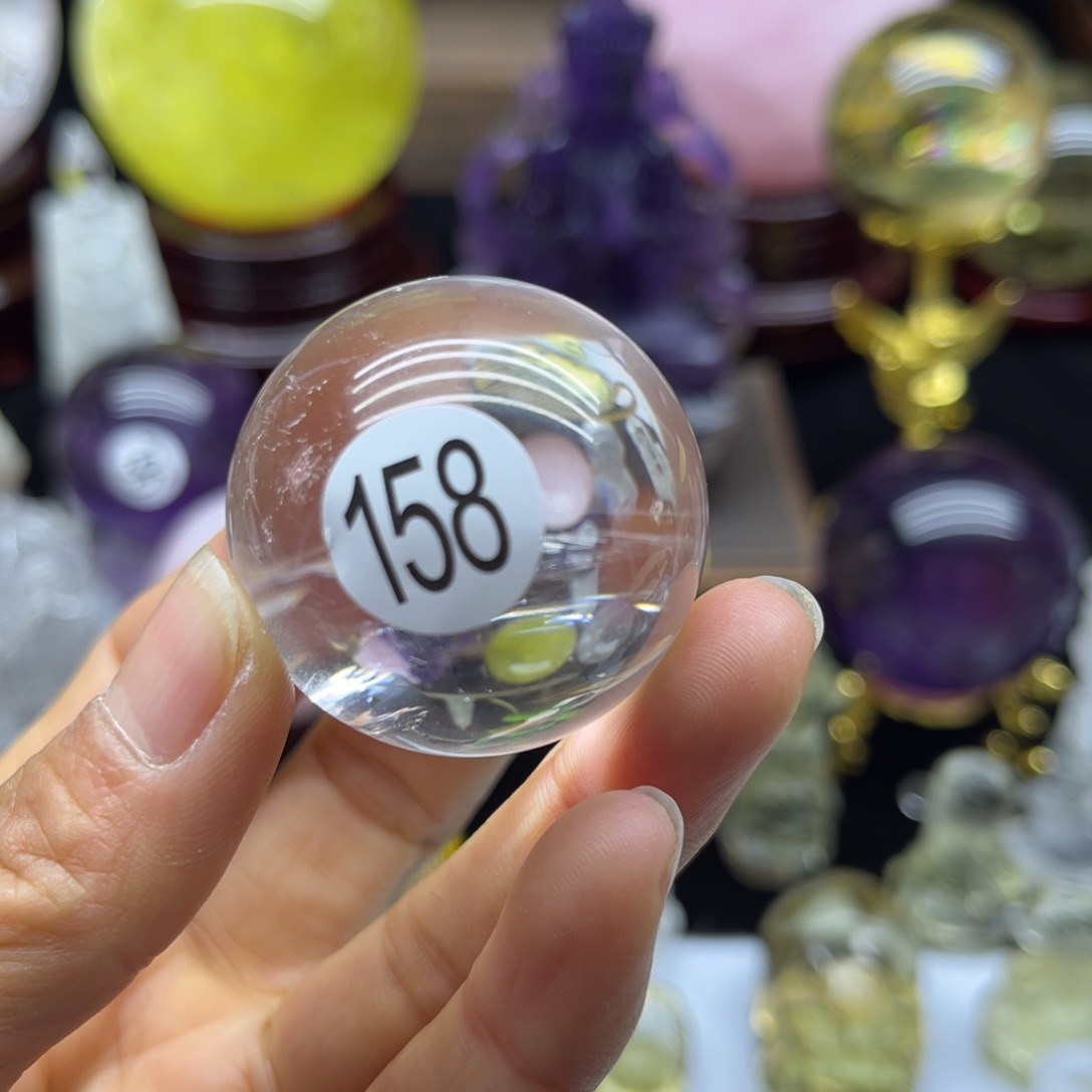 水晶水晶摆件未镶嵌白***。