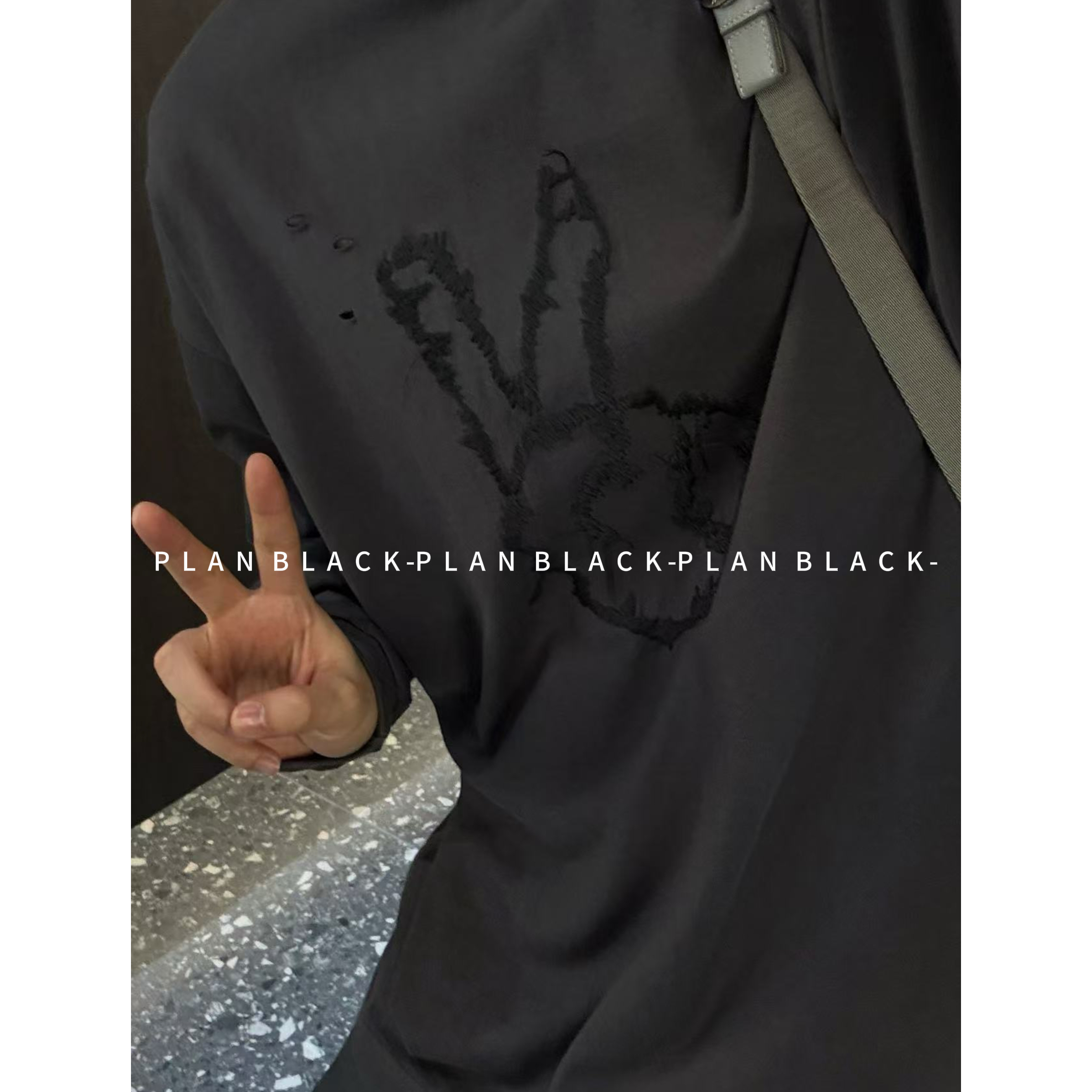 RICH陈发财【剪刀手yeah！】摆个poss！重工绣线百搭T恤8120