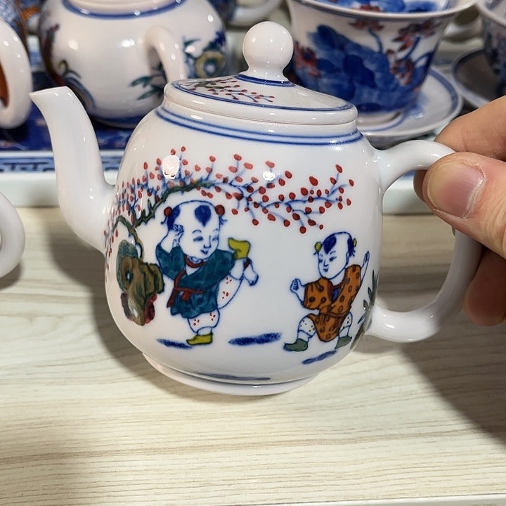 瓷片景德镇陶瓷茶壶。红。