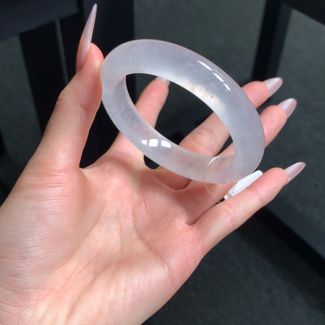 呱****石英质玉未镶嵌手镯