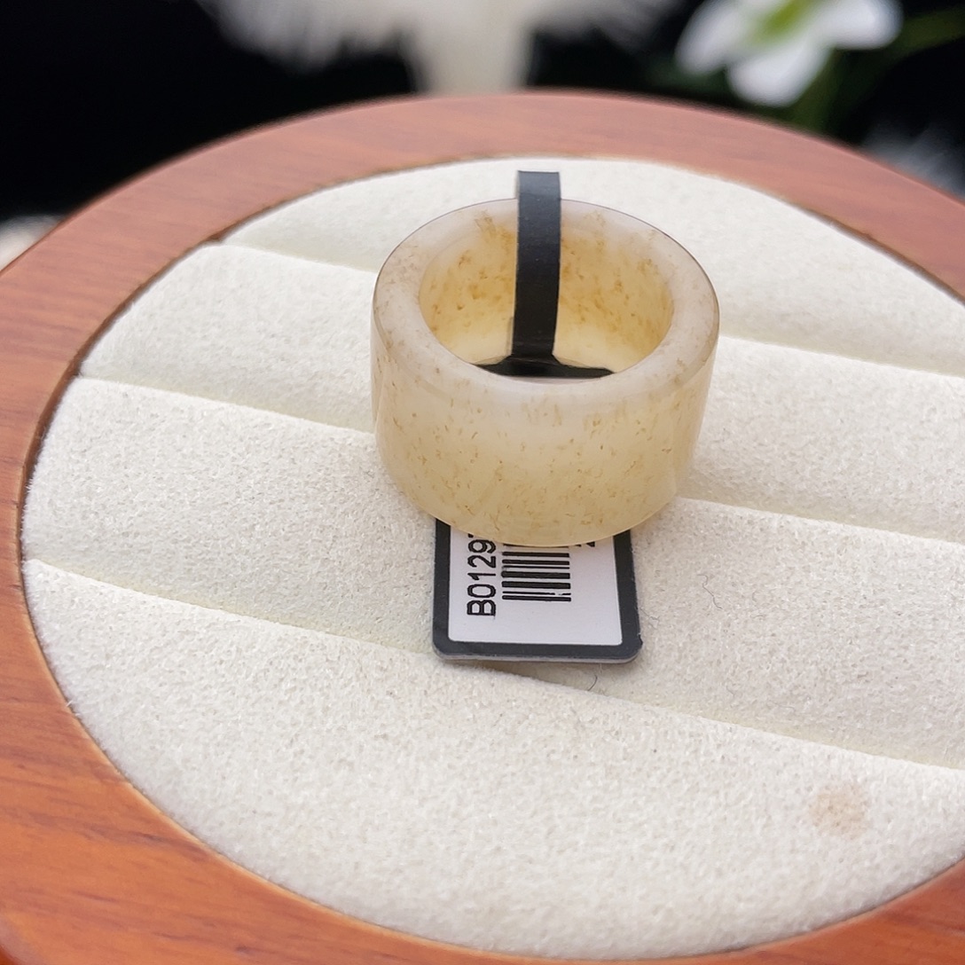 和田玉未镶嵌戒指l12。金桂花圆切。16.2。不退换