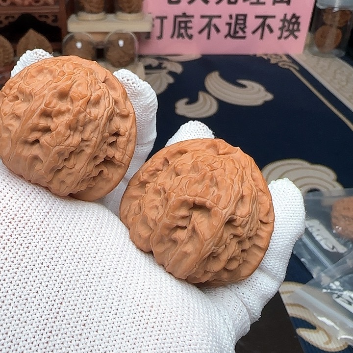 文玩核桃吊坠全品白狮子42