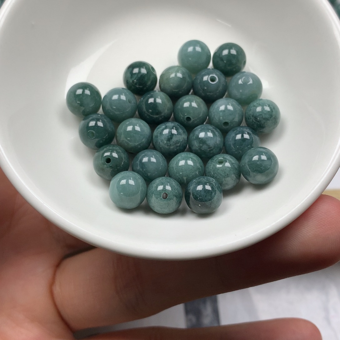 翡翠颈饰未镶嵌卡7.8。25颗。单圈。