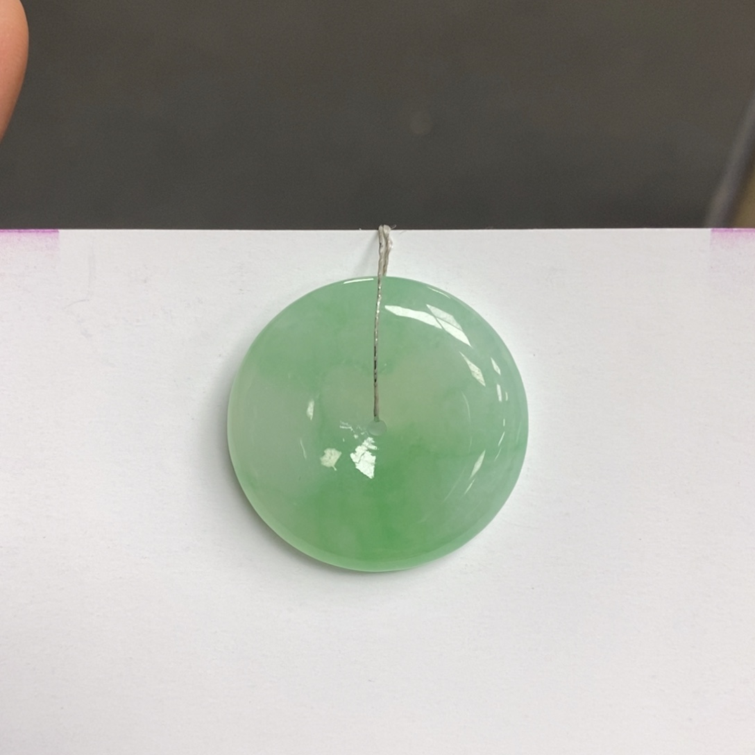 翡翠颈饰未镶嵌平安扣