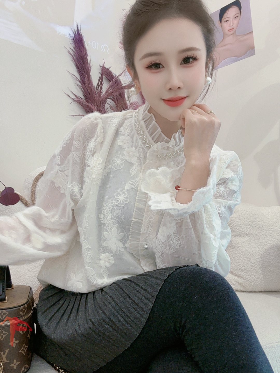 恰逢景梅子自留款春款温柔气质重工提花刺绣蕾丝拼接麦穗钉珠衬衫