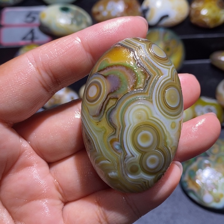 金***蛙玛瑙/玉髓未镶嵌珠宝奇石