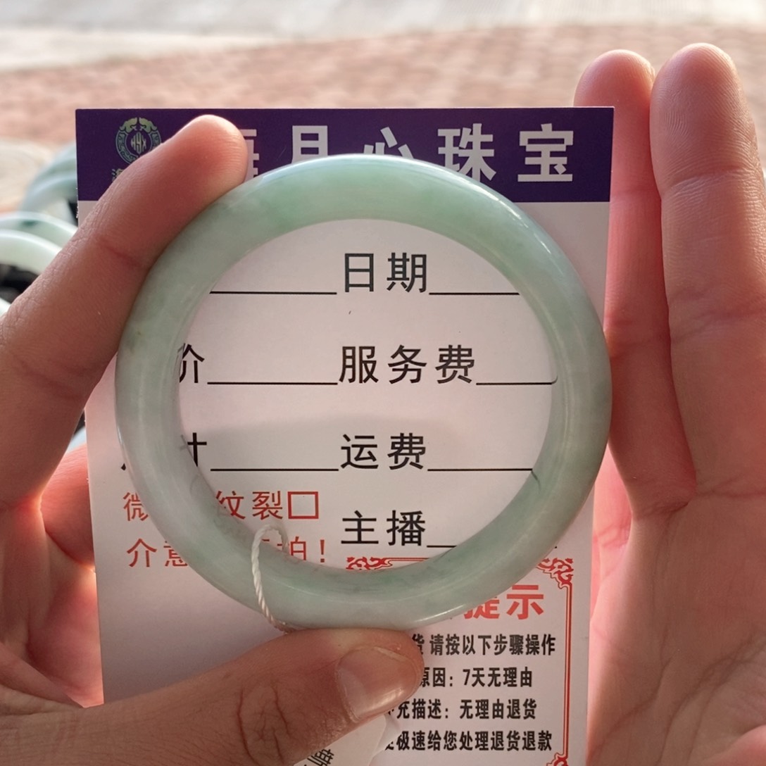 翡翠手镯未镶嵌手镯