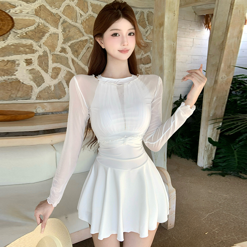 罗十安纯欲风白色两件套女神绝美裙式连体平角显瘦温泉度假泳衣女