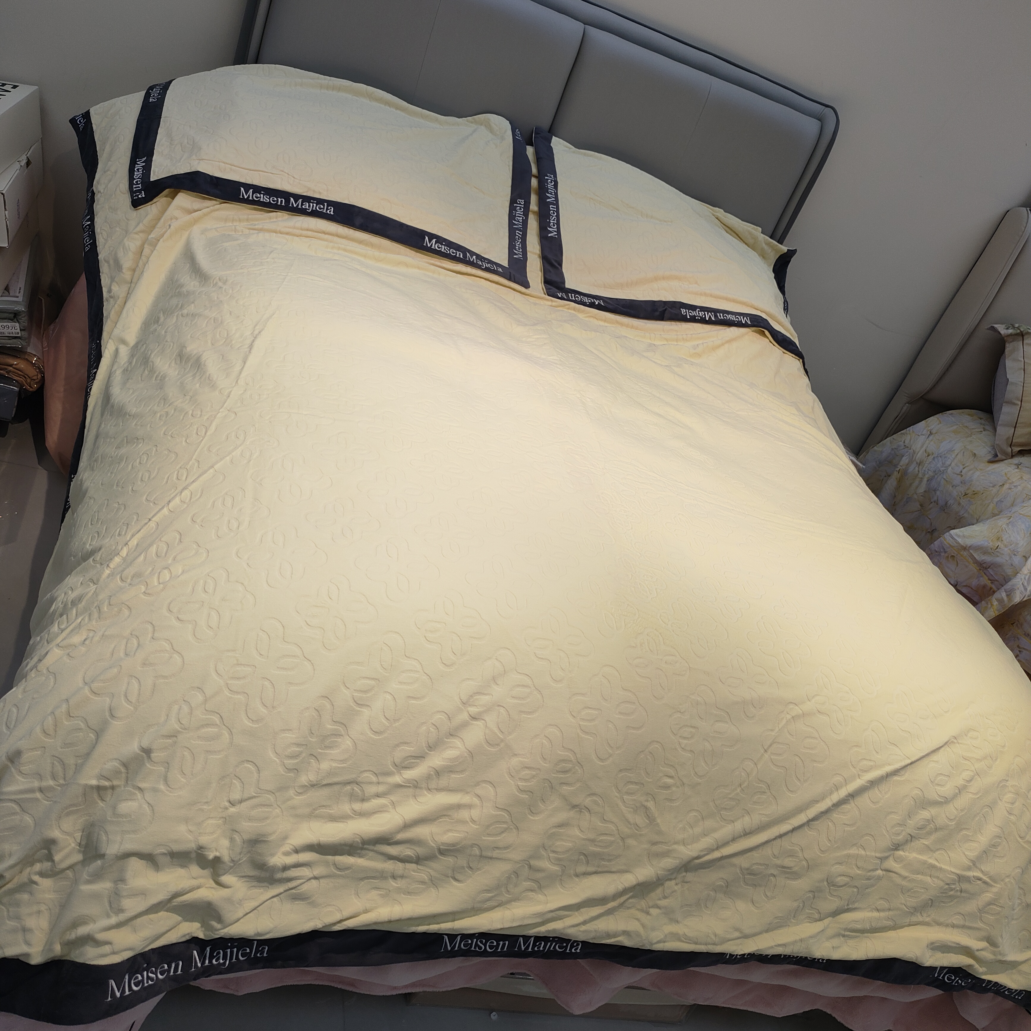 【欧阳柳家纺店】【伊人醉】】冬季保暖绒面床品加厚雕花床单四件套