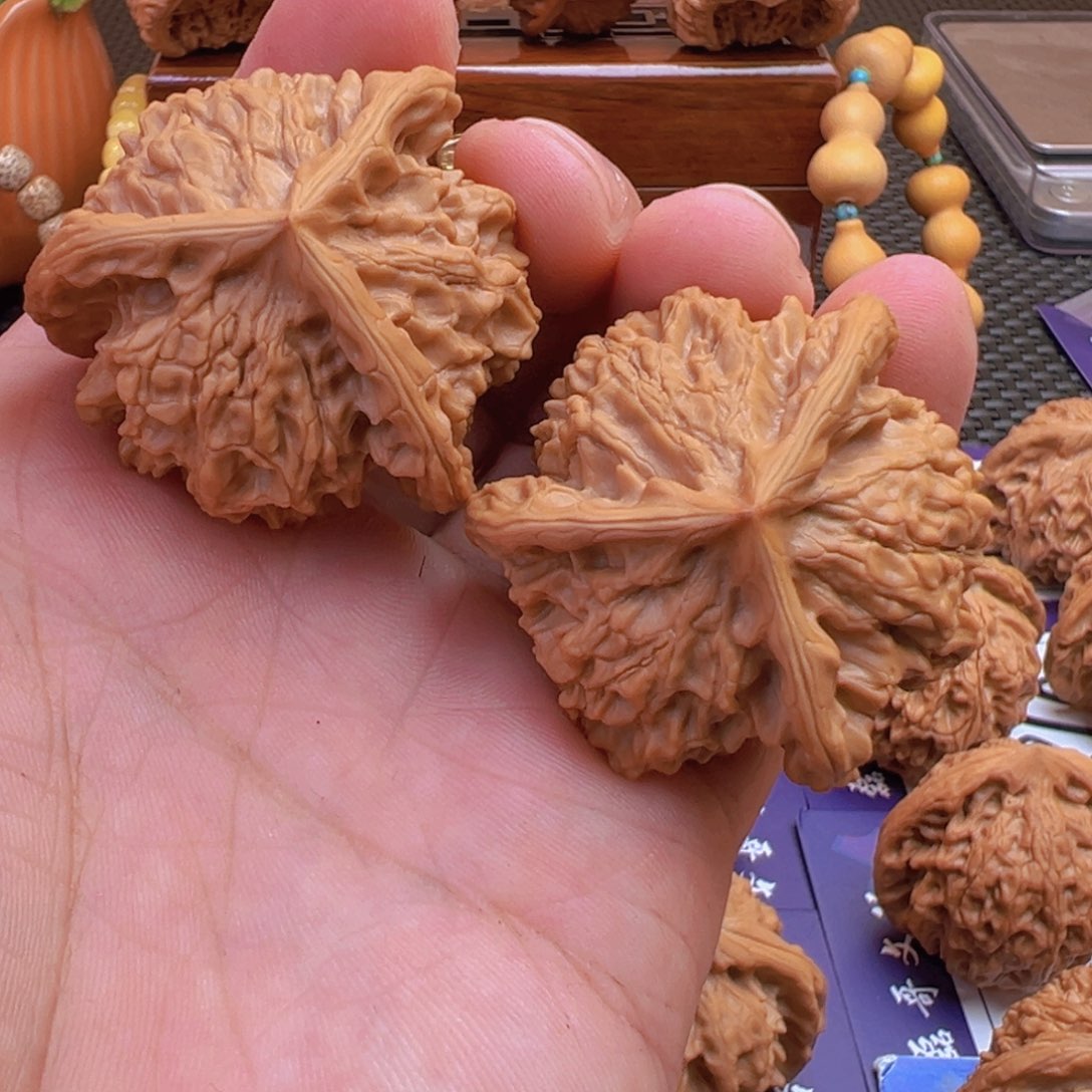 文玩核桃把件朱*三棱