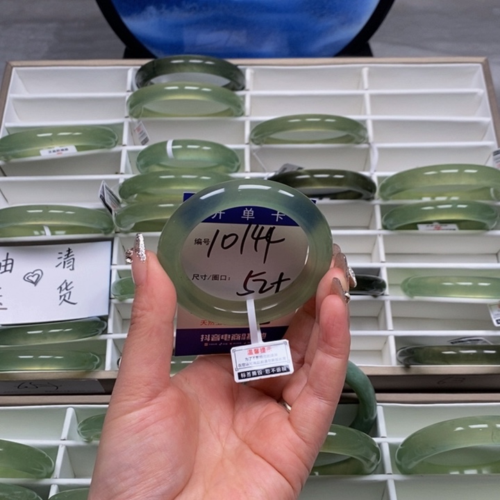 蛇纹石玉手镯未镶嵌草****块