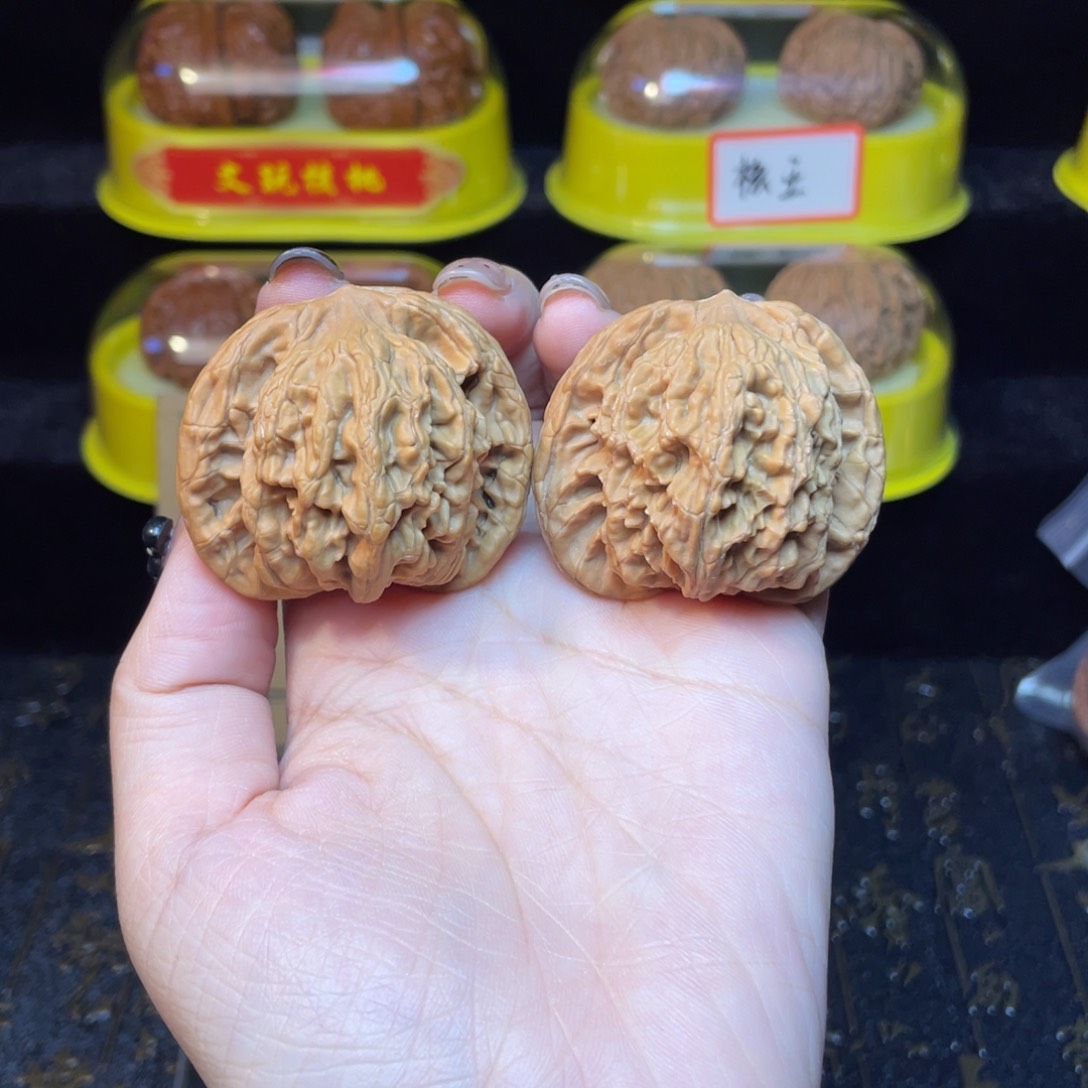 文玩核桃把件麦穗虎头44