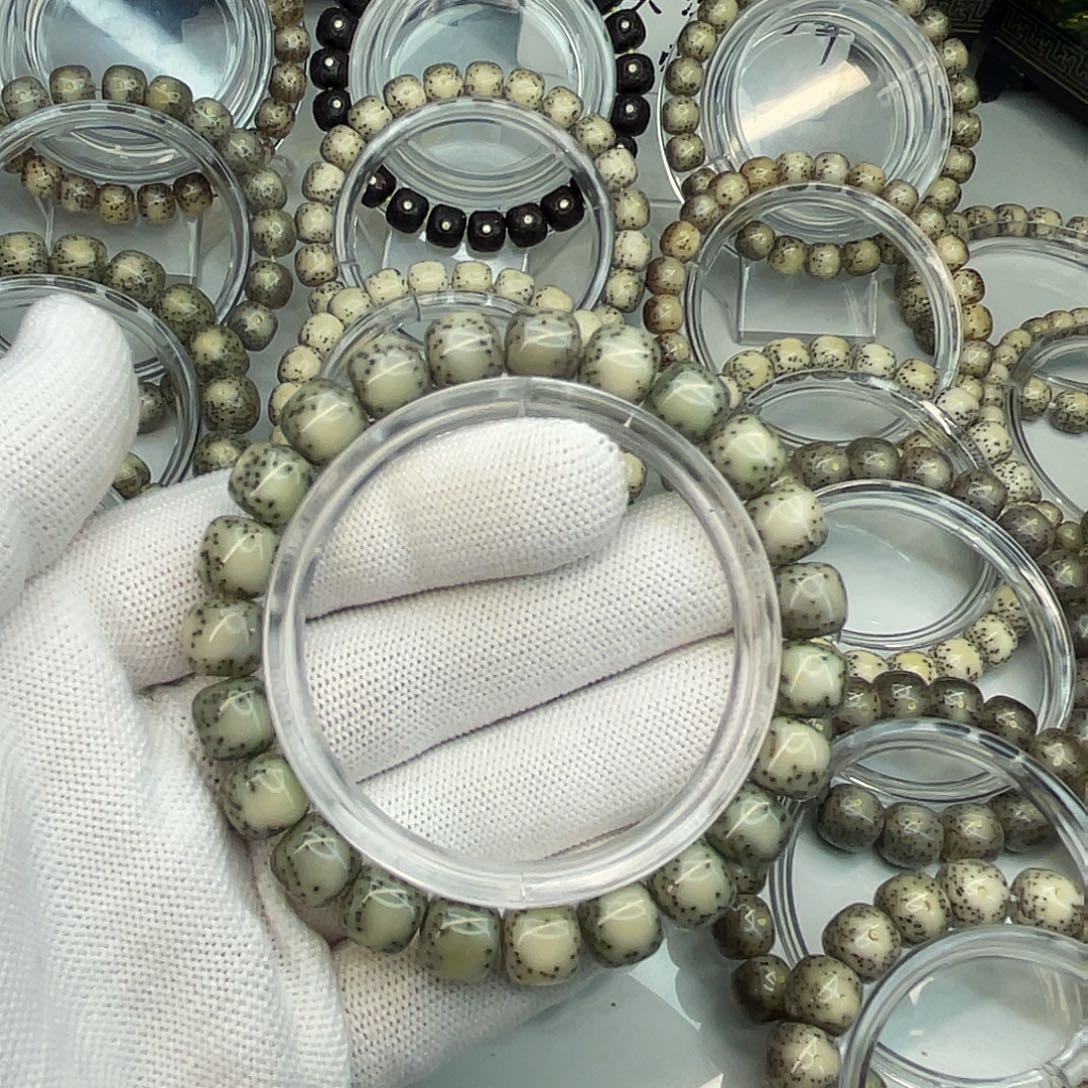 爱***y星月菩提手串海南星月菩提石玉料10×9双留白小细星