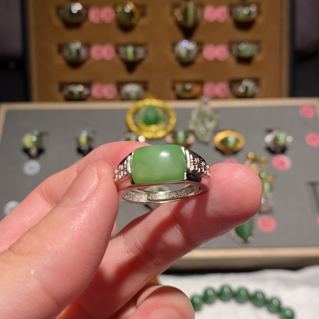 和田玉未镶嵌戒指