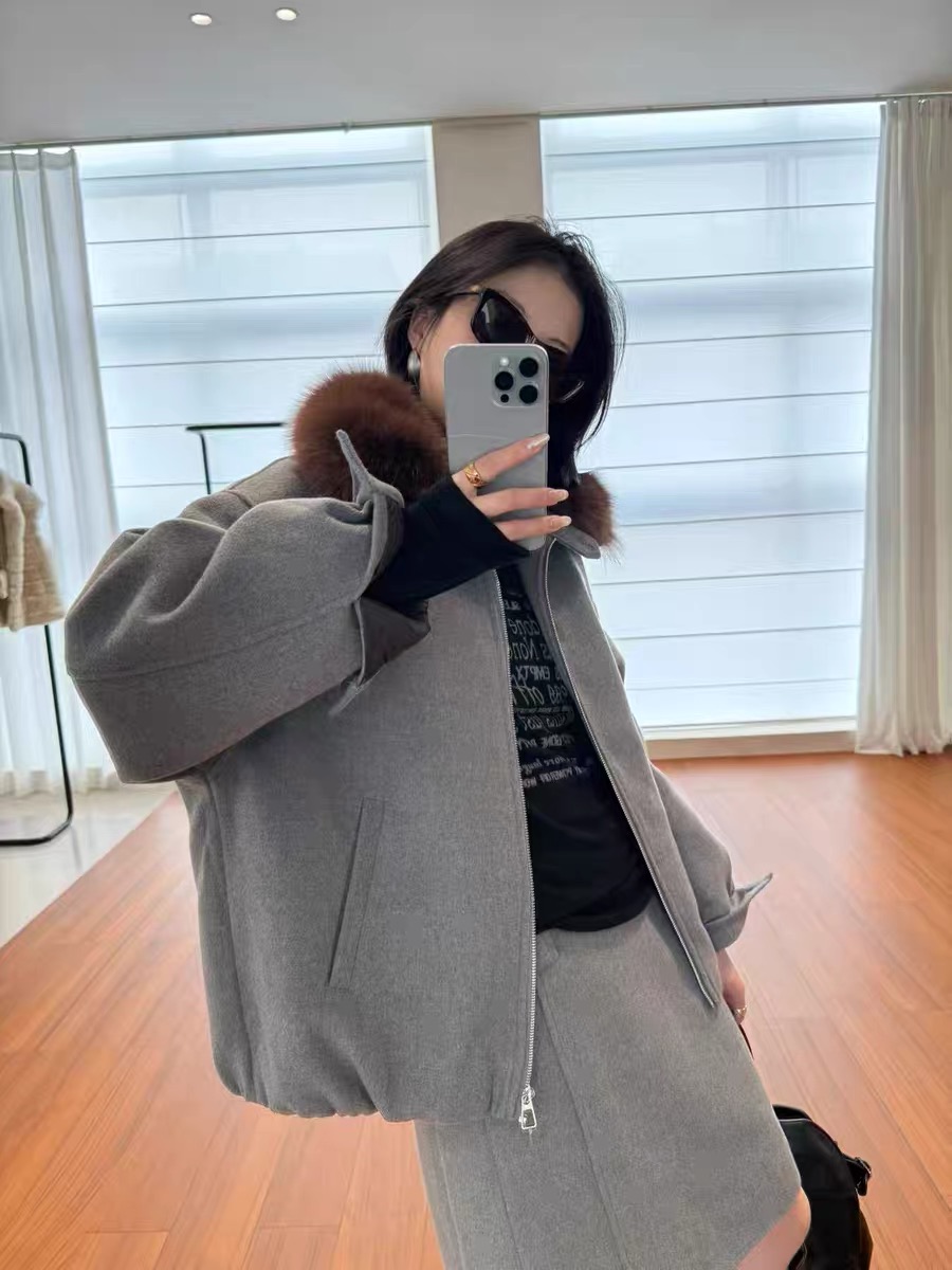 灰灰呀！33558 新年战袍～配狐狸毛翻领羽绒服外套+高腰半身裙套装