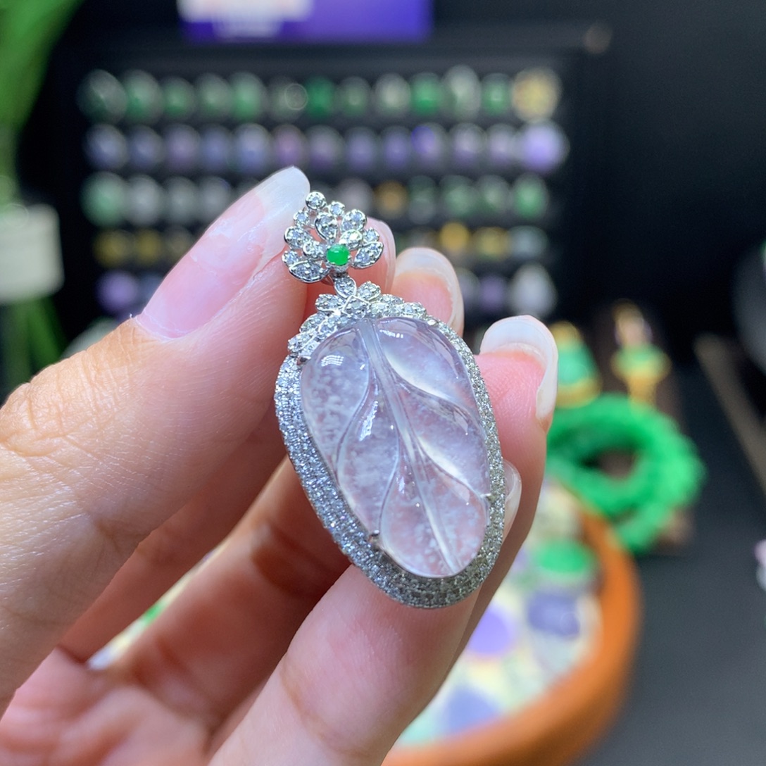 翡翠18K金镶嵌颈饰