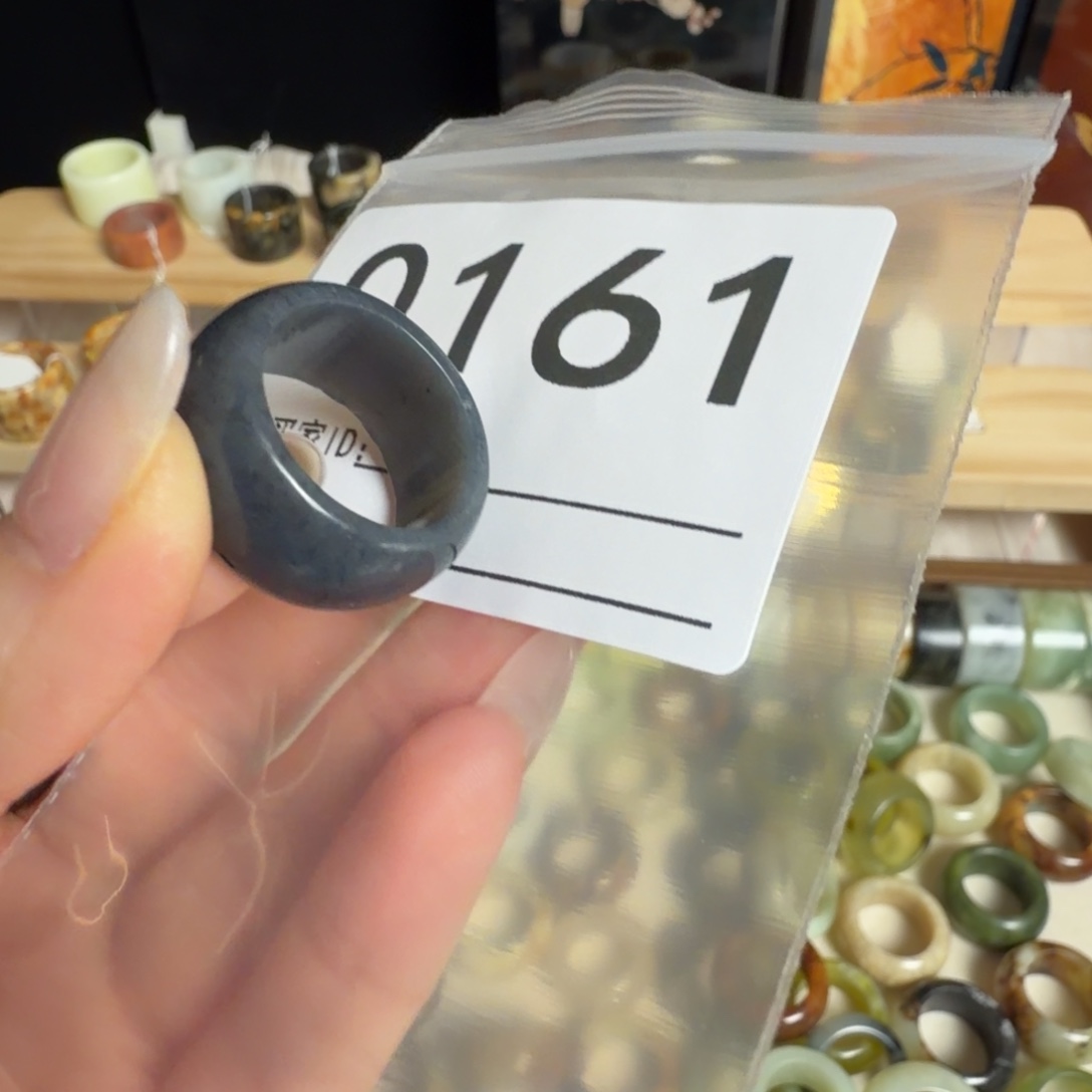 解***）蛇纹石玉未镶嵌戒指