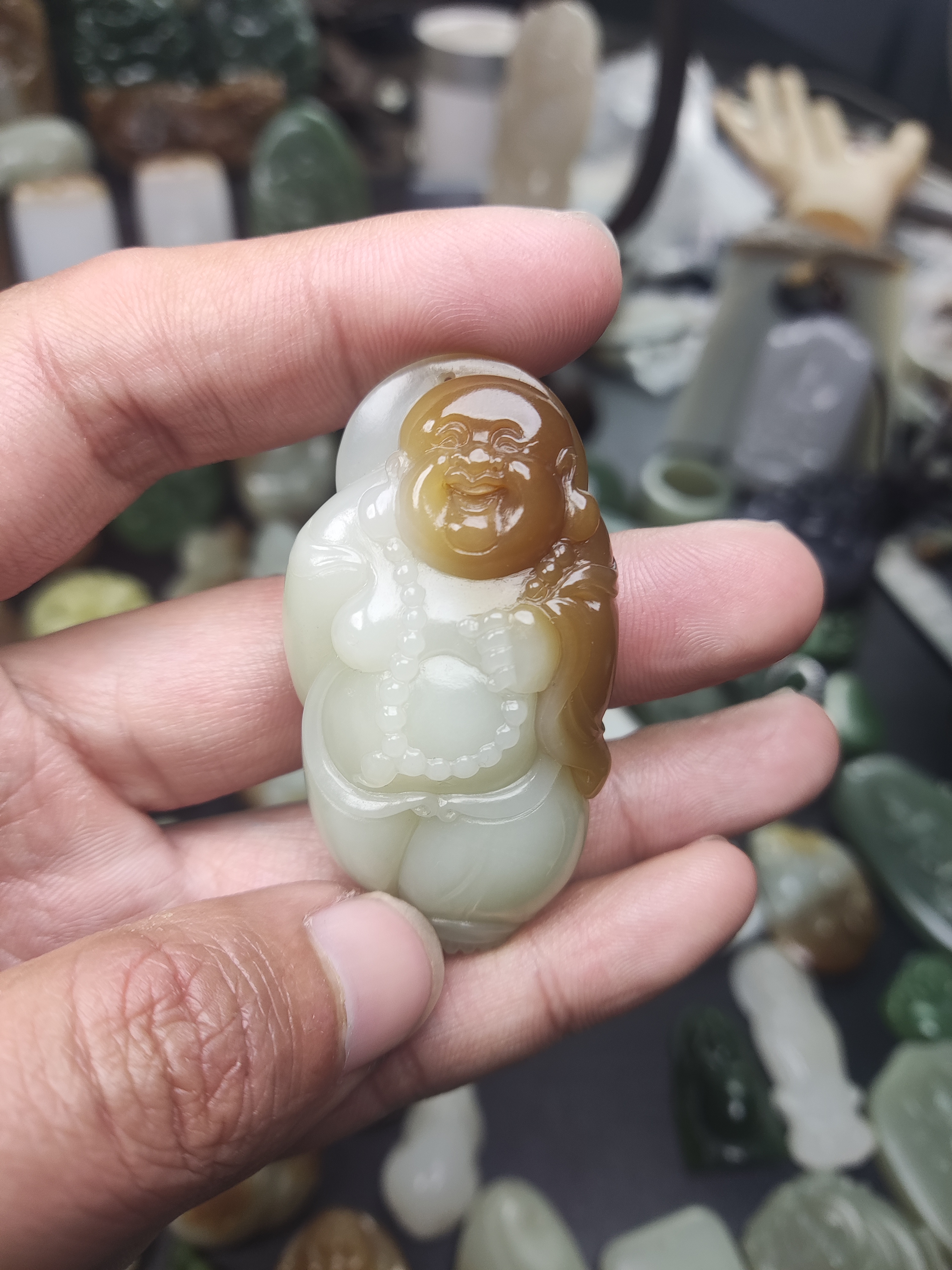 天然新疆和田玉且末糖白吊坠