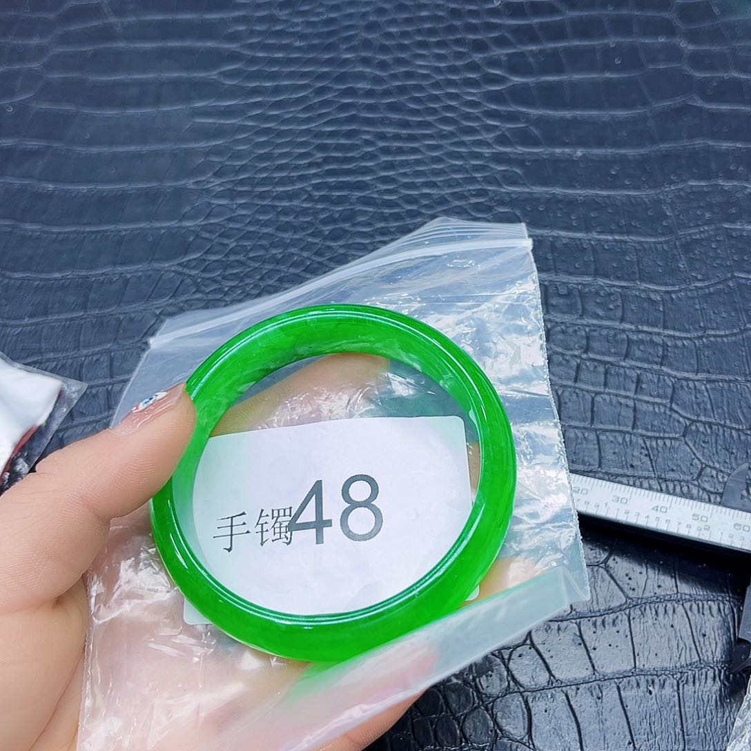 翡翠手镯未镶嵌我**我手镯60-61