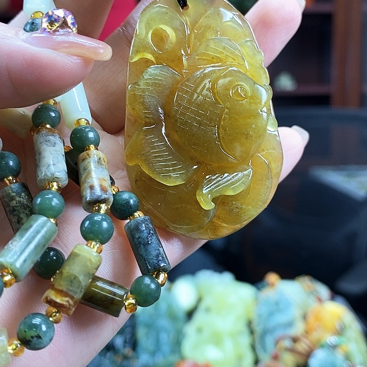 蛇纹石玉吊坠未镶嵌