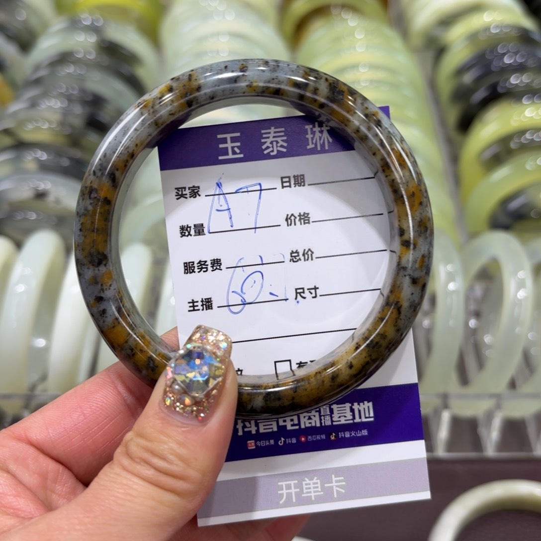 岫玉手镯未镶嵌岫玉