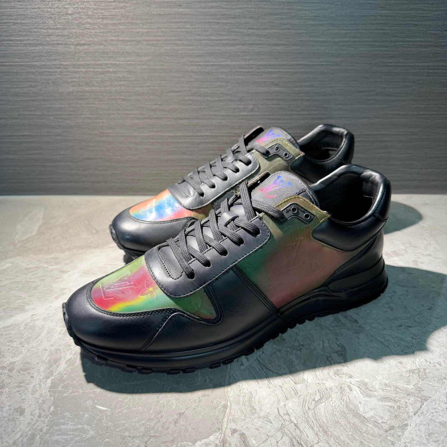 99新 LouisVuitton/路易威登 黑色炫彩老花拼接休闲运动鞋 40.5码